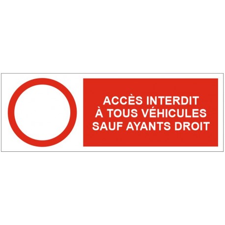 Panneau accès interdit à tous les véhicules sauf ayants droit