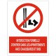 Panneau interdiction formelle d'entrer dans les appartements avec chaussures et skis